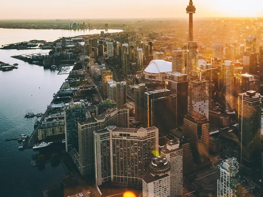 Toronto skyline with the CN Tower at dusk